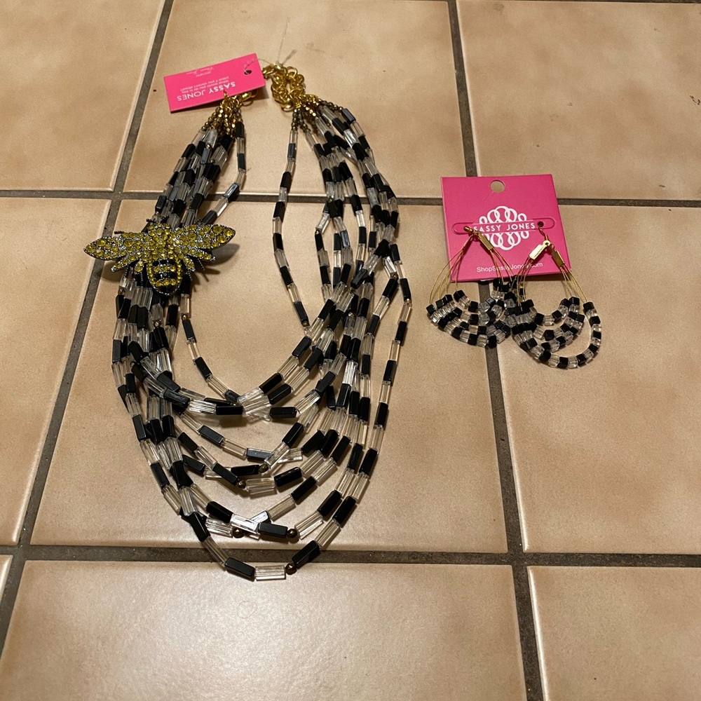 Sassy Jones Katura Bib Set